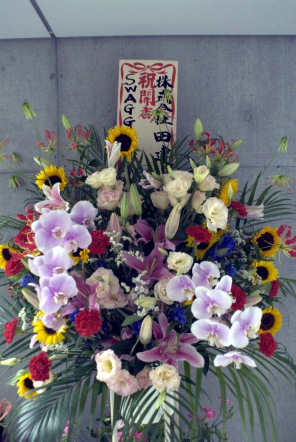 Omotesando: standing flowers_3