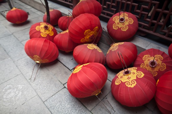 Shanghai: temple lanterns