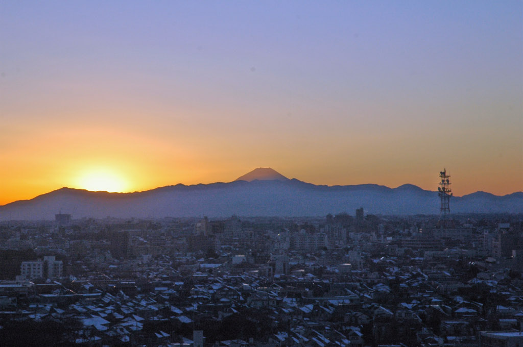 Tokyo: sunrise over Mt Fuji