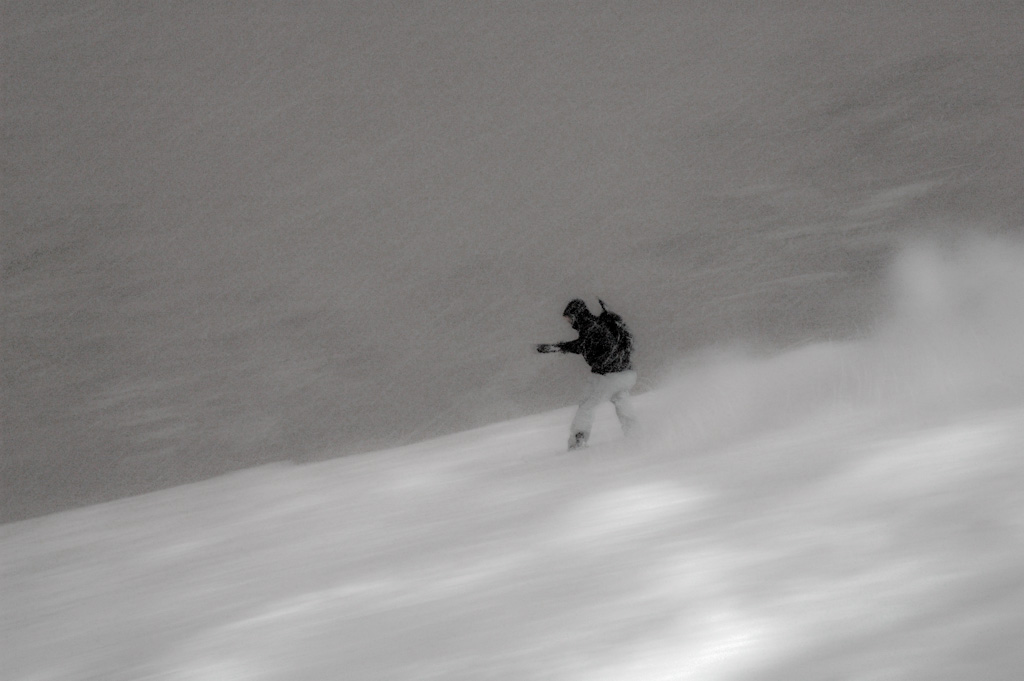 Niseko: night boarding in a white out