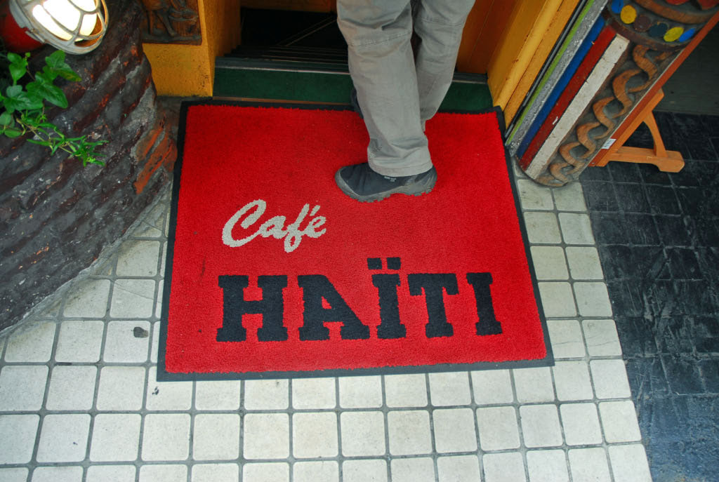 Tokyo: welcome mat, cafe