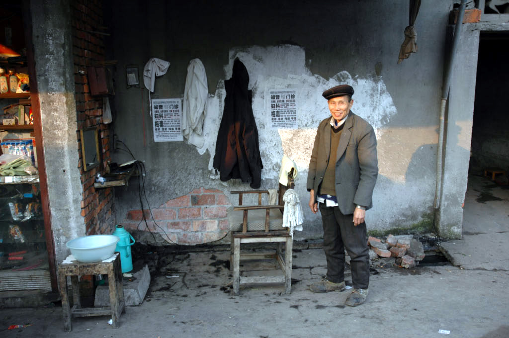 Chengdu: backstreet barber