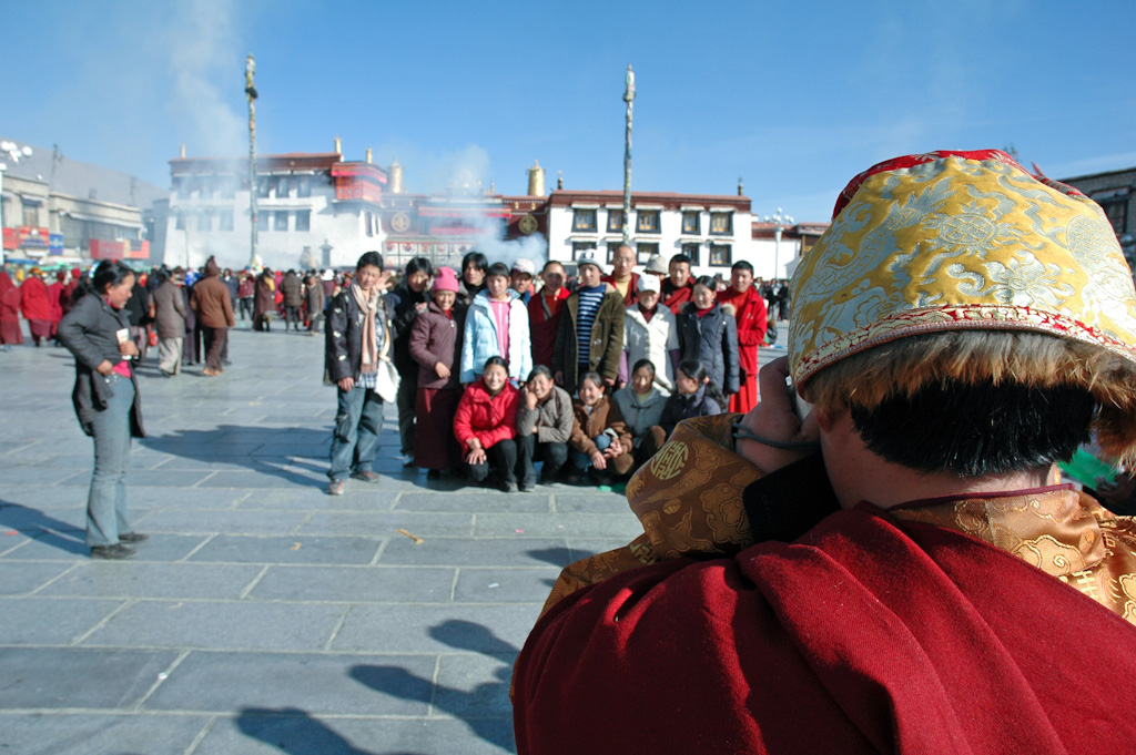 Lhasa: poise, pose