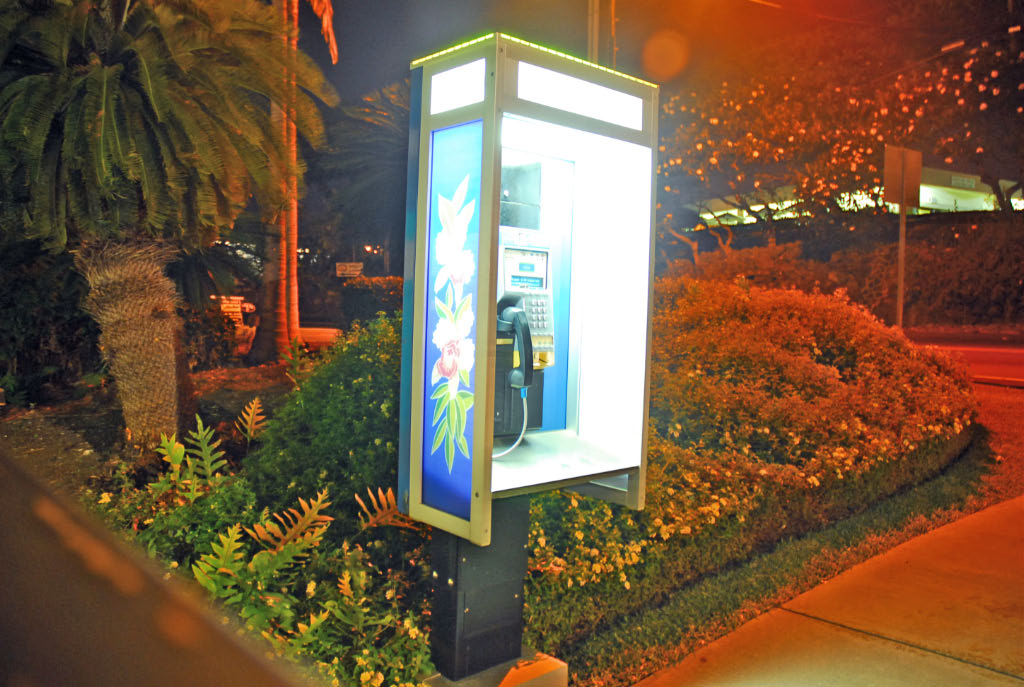 Hawaii: phone kiosk