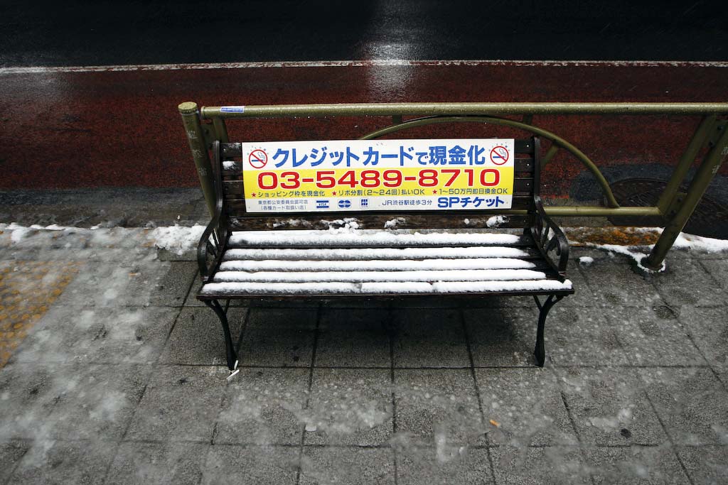 Tokyo: snowy bench