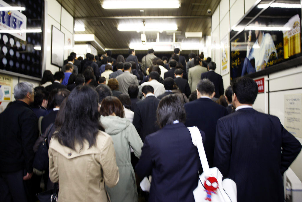 Tokyo: monday morning commute