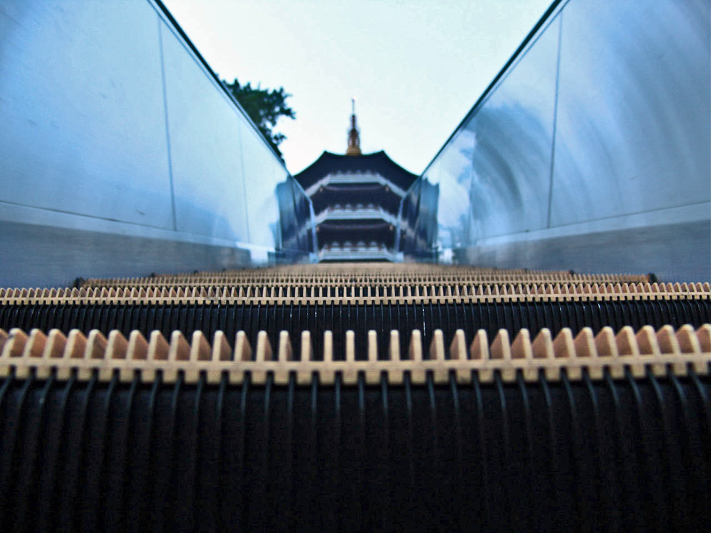 Hangzhou: escalators