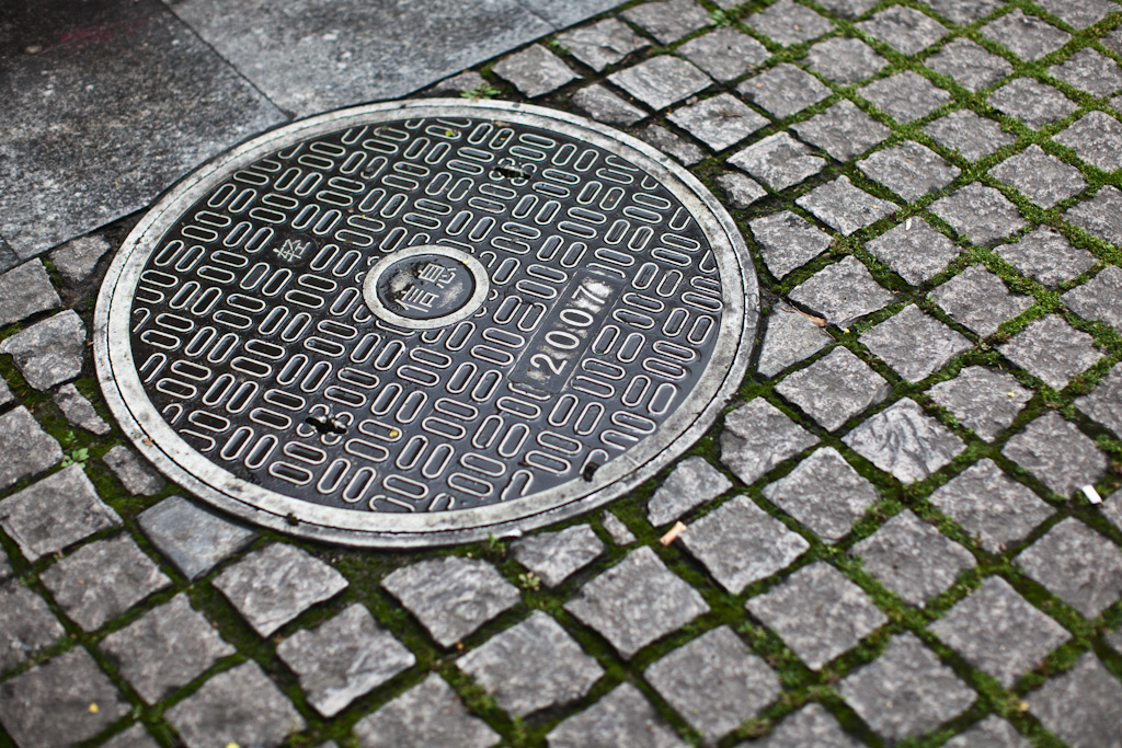 Shanghai: manhole cover