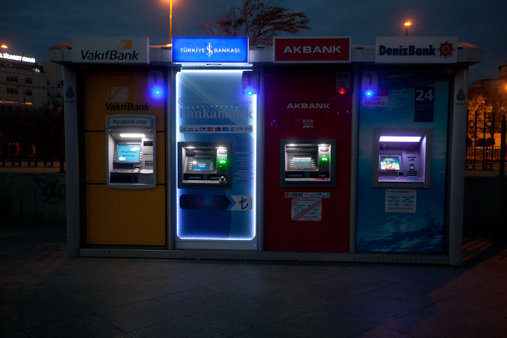 Istanbul: ATM glow